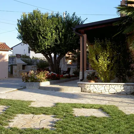 شقة Apartments Funtana
