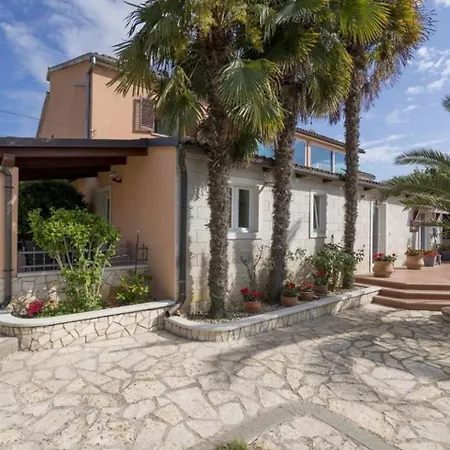 شقة Apartments Funtana